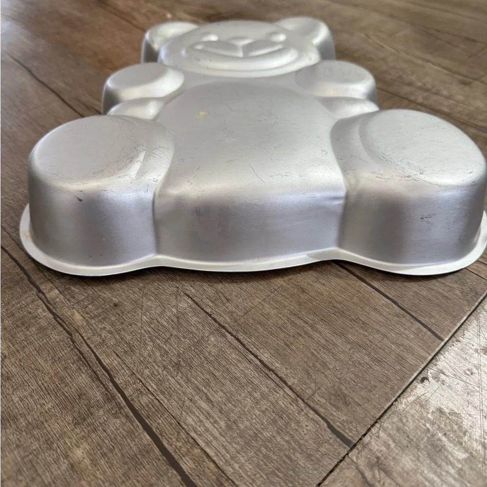 Vintage‎ 1982 Wilton Huggable Teddy Bear Cake Pan – Model #502-3754